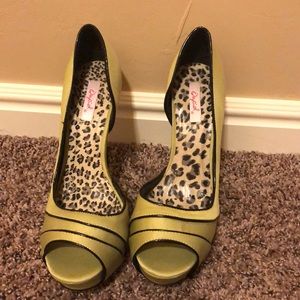 Lime green qupid heels
